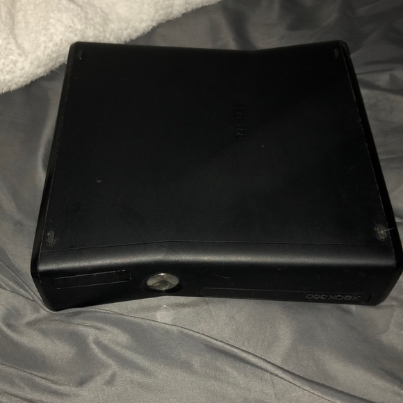 XBOX 360 SLIM BLACK - Picture 1 of 2